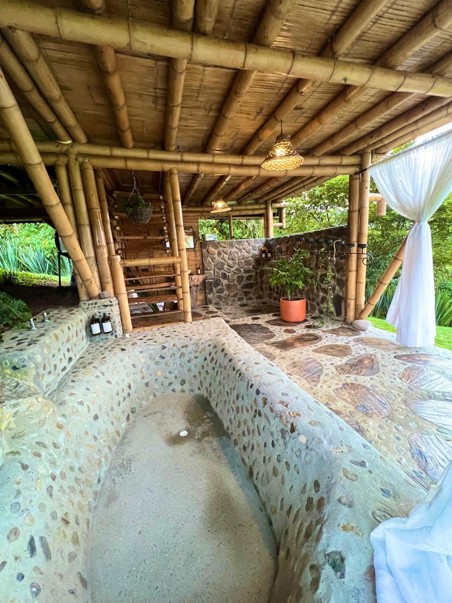 La Herradura Lodge Санта-Роса-де-Кабаль Екстер'єр фото
